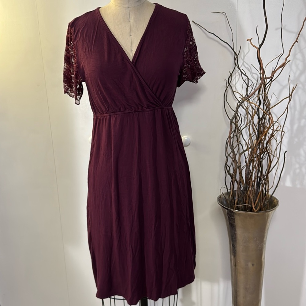 Ekouaer lace sleeve nightgown in maroon